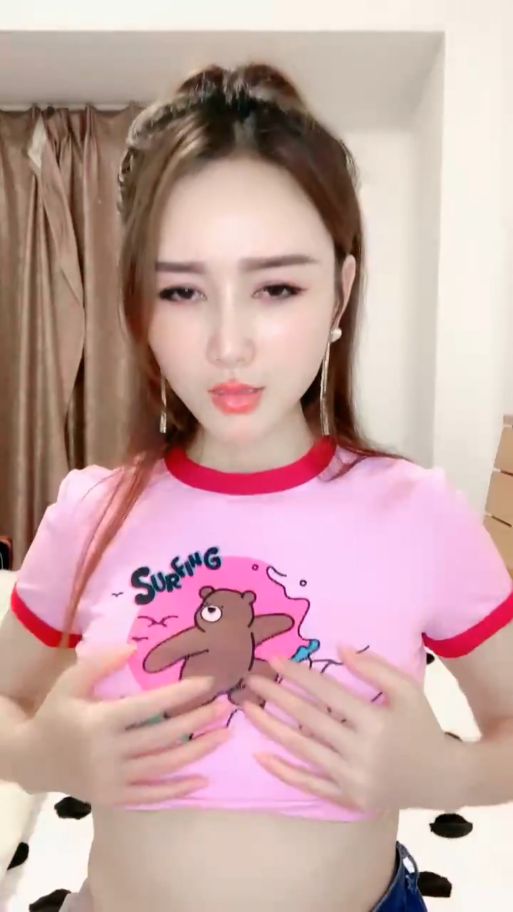 极品尤物美御姐！姐妹花双女秀！开档情趣内裤，假屌抽插多毛骚逼，吃黄瓜展示口活，扒开骚穴揉搓